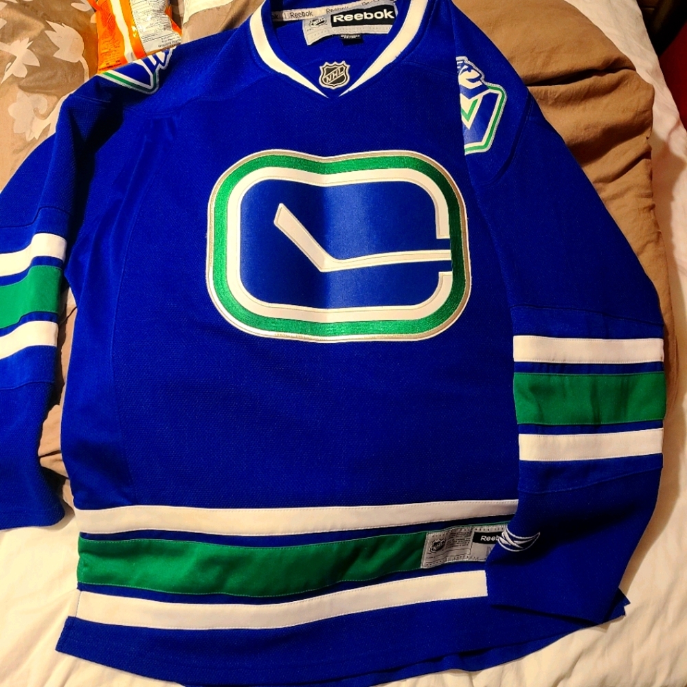 COPY - Vancouver Canucks Hockey Jersey